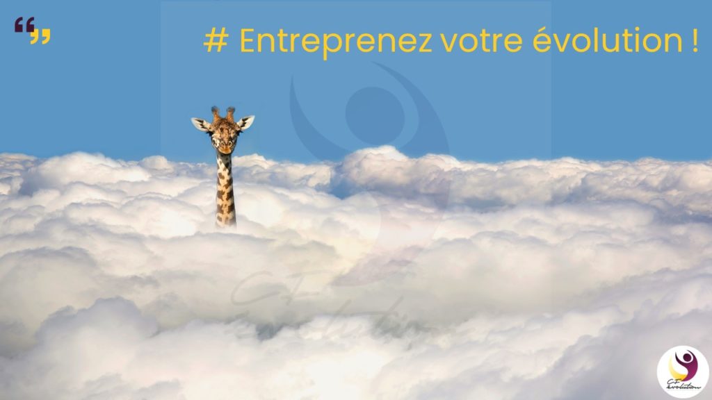 Visuel #entreprenez votre évolution avec le haut d'une girafe qui regarde par dessus les nuages